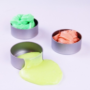 Silly putty - verandert van kleur bij UV licht - inclusief lampje